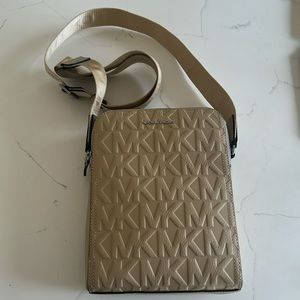MICHAEL KORS Tan embossed flight bag